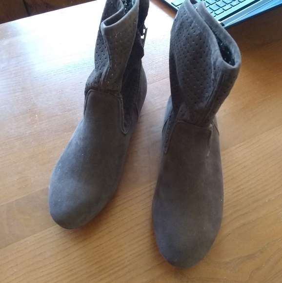 Groove Brown Flat Slouchy Ankle Booties - Picture 4 of 7